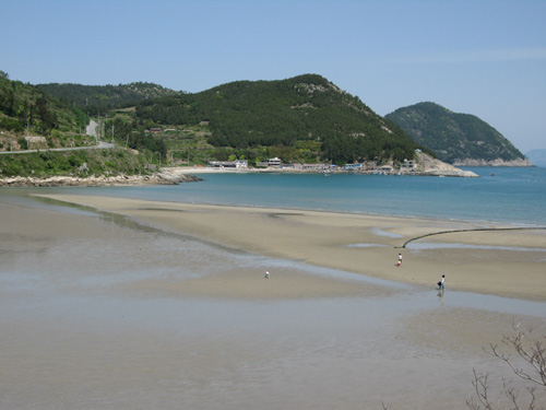 신흥 해수욕장과 연결된 바다와 길... 